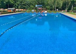 Randalierer Verwuesten Freibad Kahla 210820 0000